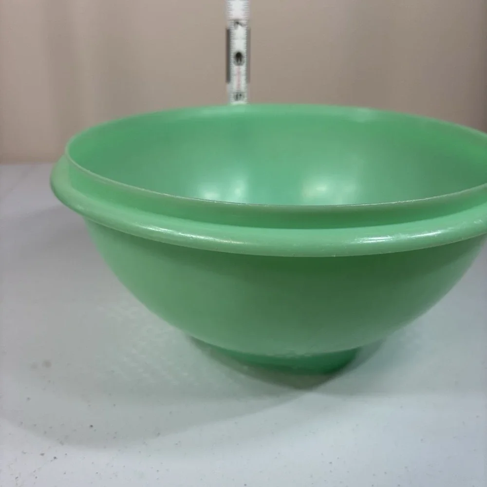 Tupperware Colander Food Strainer Bowl Jadeite Green 339-3Footed. Vintage Faded